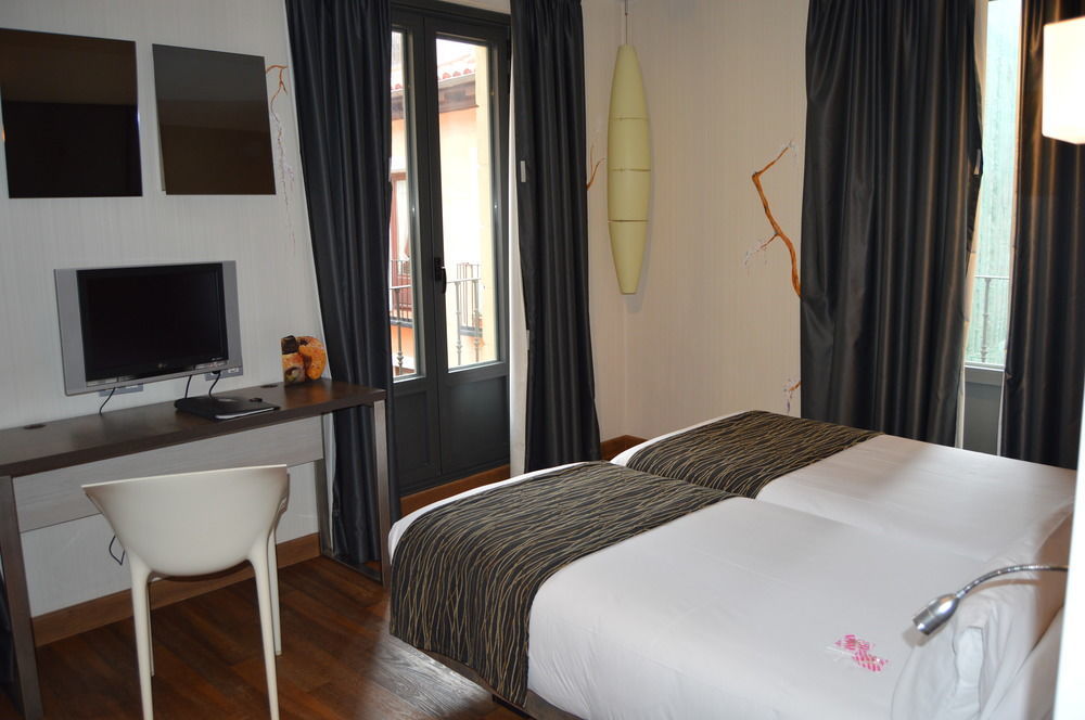 Hotel Petit Palace Del Peine 4*